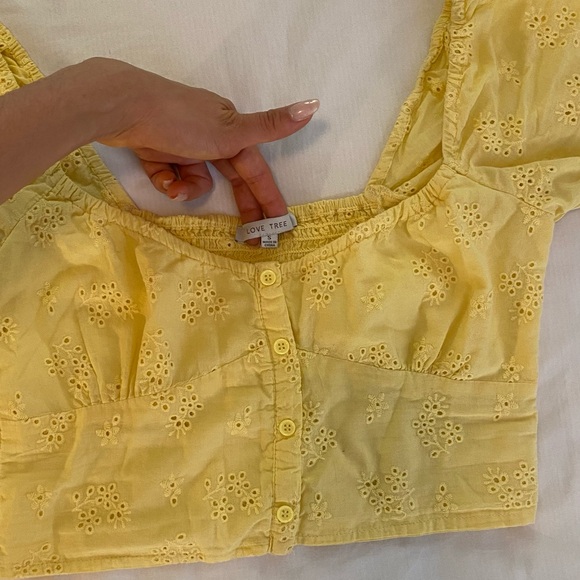 Yellow top - Picture 5 of 7